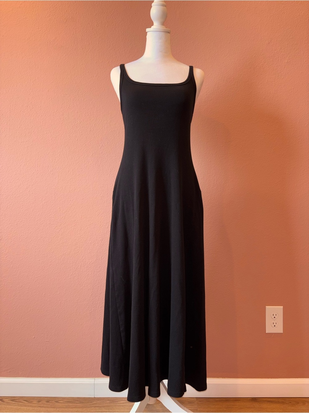 Old Navy Ribbed A-Line Maxi Dress in Black size Small